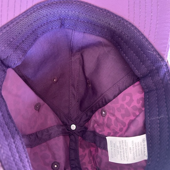 GAIAM Purple Animal Print Hat - Picture 3 of 3